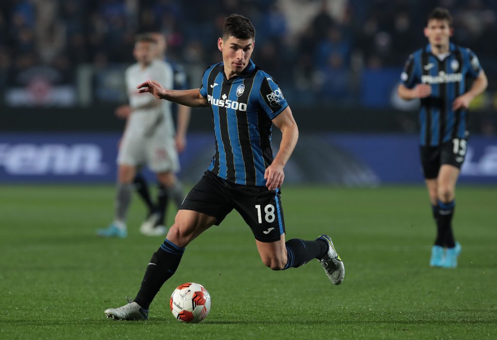 BERGAMO, ITALY - FEBRUARY 17: Ruslan Malinovskyi of Atalanta BC in action during the UEFA Europa League Knockout Round Play-Offs Leg One match between Atalanta and Olympiacos at Stadio di Bergamo on February 17, 2022 in Bergamo, Italy. (Photo by Emilio Andreoli/Getty Images)
