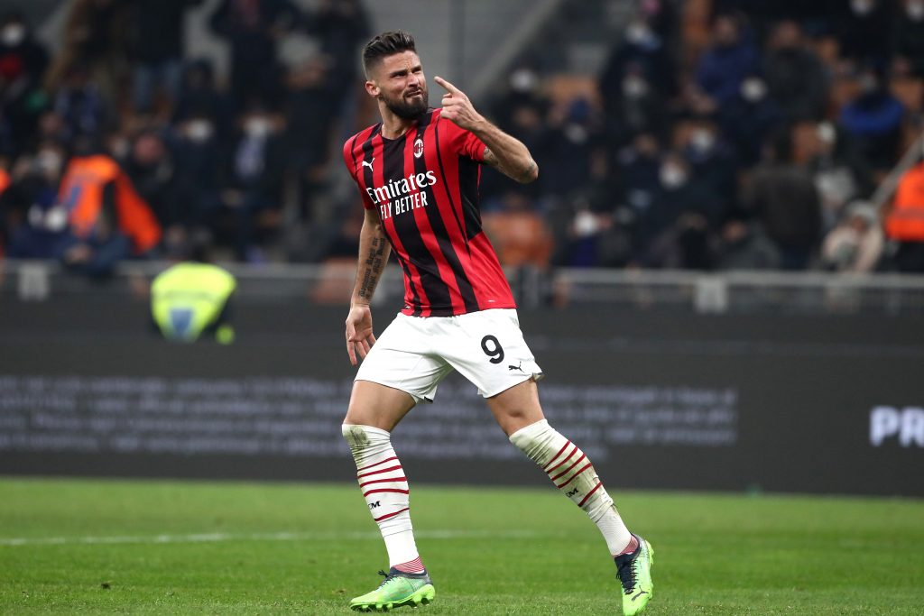 MILAN, ITALY - FEBRUARY 05: Olivier Giroud of AC Milan celebrates after scoring their team's first goal during the Serie A match between FC Internazionale and AC Milan at Stadio Giuseppe Meazza on February 05, 2022 in Milan, Italy. (Photo by Marco Luzzani/Getty Images)