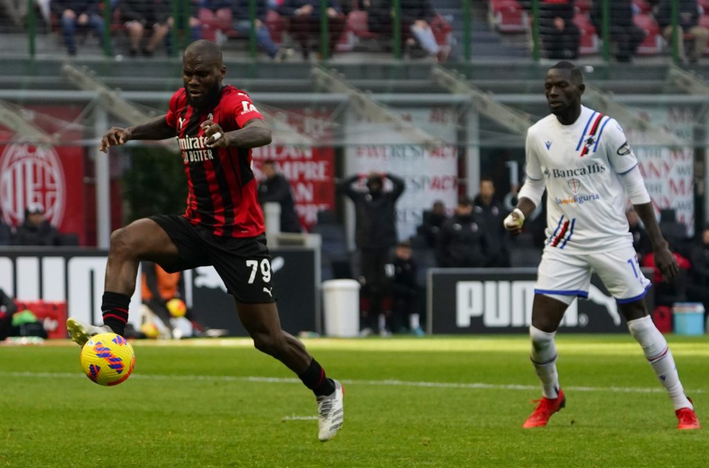 MILAN, ITALY - FEBRUARY 13: Franck Kessie of AC Milan kicks the ball during the Serie A match between AC Milan and UC Sampdoria at Stadio Giuseppe Meazza on February 13, 2022 in Milan, Italy. (Photo by Pier Marco Tacca/AC Milan via Getty Images)