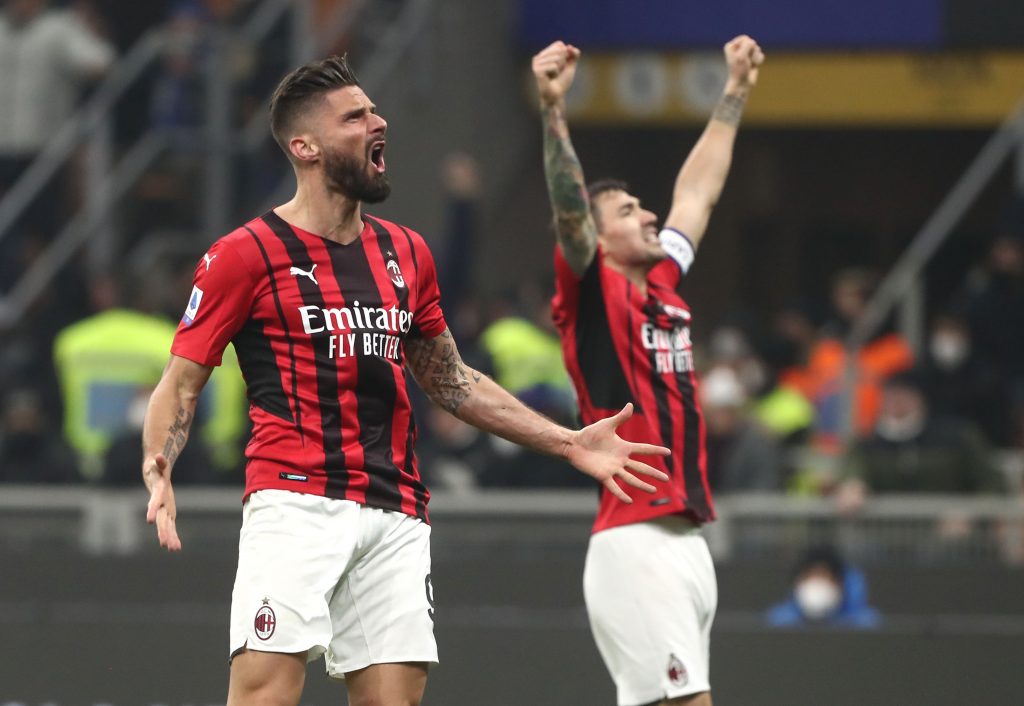 MILAN, ITALY - FEBRUARY 05: Olivier Giroud of AC Milan celebrates his goal during the Serie A match between FC Internazionale and AC Milan at Stadio Giuseppe Meazza on February 05, 2022 in Milan, Italy. (Photo by Marco Luzzani/Getty Images)