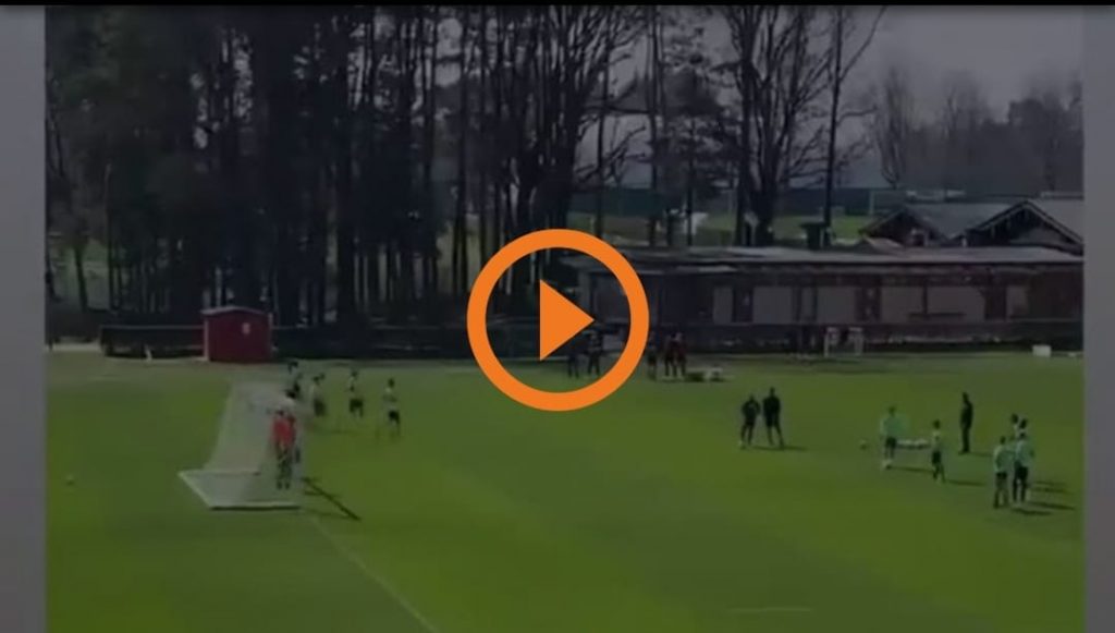 Milan, i due strepitosi gol da fermo di Castillejo in allenamento | VIDEO (screen gazzetta.it)