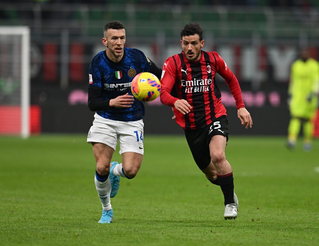 MILAN, ITALY - MARCH 01: Alessandro Florenzi of AC Milan competes for the ball with Ivan Perisic of FC Internazionale during the Coppa Italia Semi Final 1st Leg match between AC Milan and FC Internazionale at Stadio Giuseppe Meazza on March 01, 2022 in Milan, Italy. (Photo by Claudio Villa/AC Milan via Getty Images)