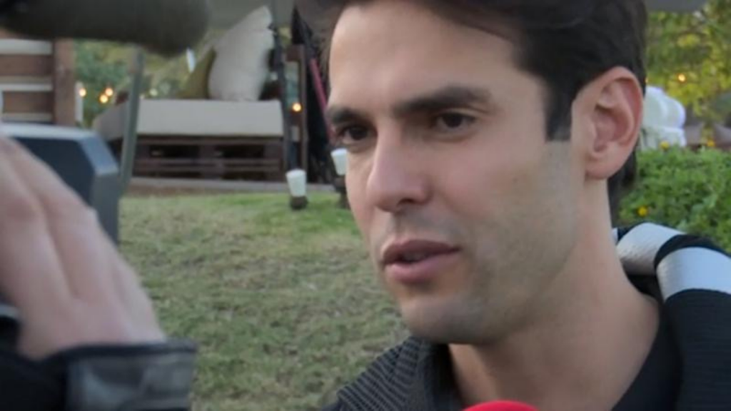 Milan, Kakà e il messaggio per Maldini: "Spero nello scudetto" | VIDEO NEWS