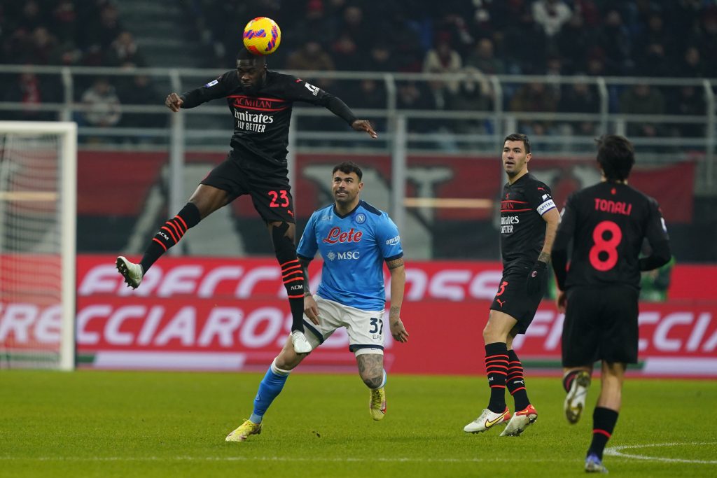 MILAN, ITALY - DECEMBER 19: Fikayo Tomori of AC Milan jumps for the ball during the Serie A match between AC Milan and SSC Napoli at Stadio Giuseppe Meazza on December 19, 2021 in Milan, Italy. (Photo by Pier Marco Tacca/AC Milan via Getty Images)