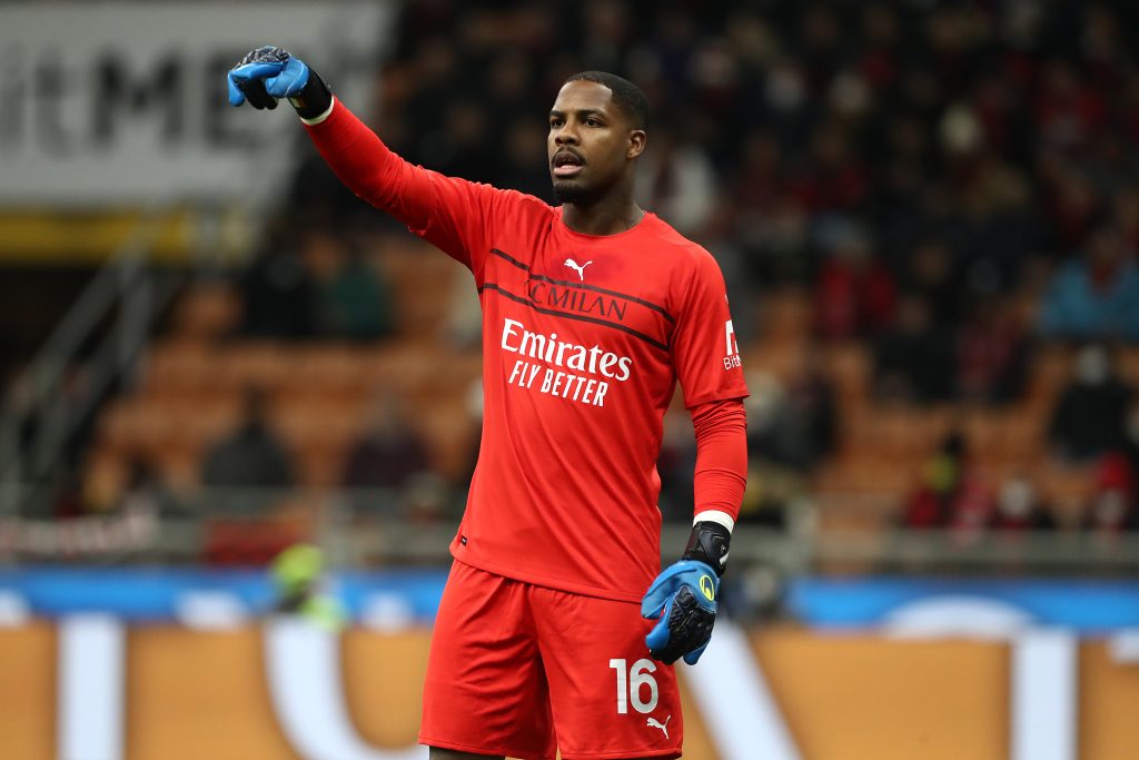 MILAN, ITALY - MARCH 12: Mike Maignan of AC Milan gives their team instructions during the Serie A match between AC Milan and Empoli FC at Stadio Giuseppe Meazza on March 12, 2022 in Milan, Italy. (Photo by Marco Luzzani/Getty Images)