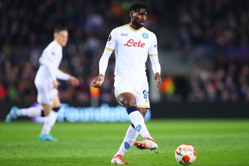 BARCELONA, SPAIN - FEBRUARY 17: Andre-Frank Zambo Anguissa of SSC Napoli pass the ball during the UEFA Europa League Knockout Round Play-Off Leg One match between FC Barcelona and SSC Napoli at Camp Nou on February 17, 2022 in Barcelona, Spain. (Photo by Eric Alonso/Getty Images)