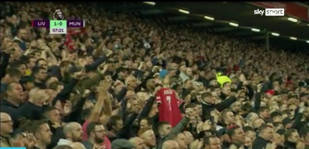Liverpool-Man United, il tributo dei tifosi 'Reds' per Ronaldo | VIDEO (screen gazzetta.it)