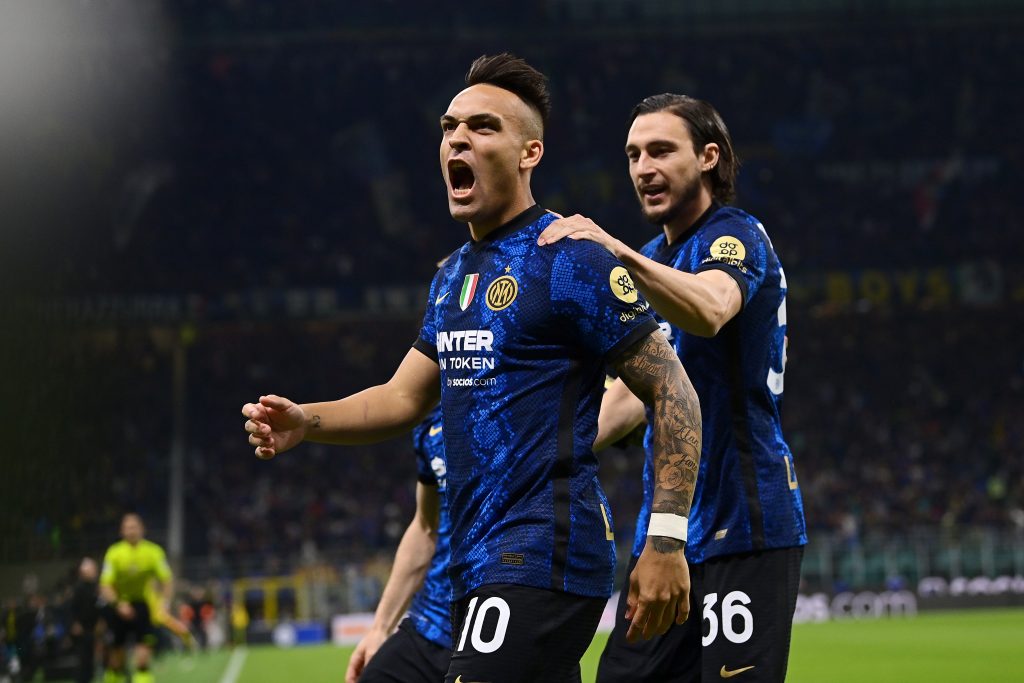 MILAN, ITALY - APRIL 19: Lautaro Martinez of FC Internazionale celebrates with Matteo Darmian after scoring their team's first goal during the Coppa Italia Semi Final 2nd Leg match between FC Internazionale v AC Milan at Giuseppe Meazza Stadium on April 19, 2022 in Milan, Italy. (Photo by Mattia Ozbot - Inter/Inter via Getty Images)