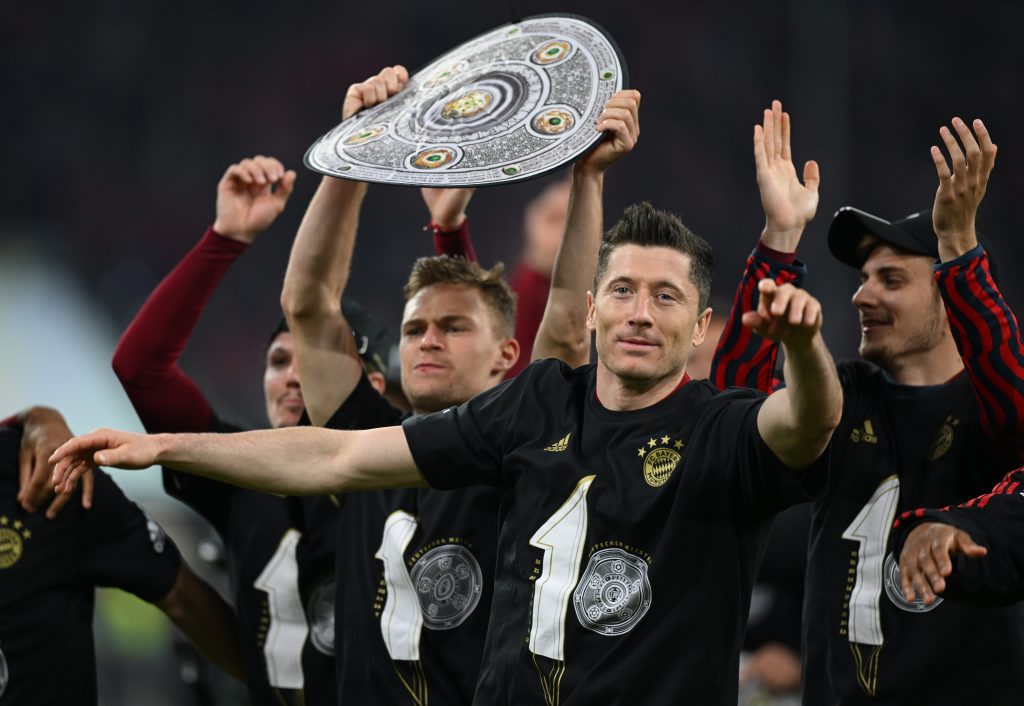 MUNICH, GERMANY - APRIL 23: Robert Lewandowski of FC Bayern Muenchen celebrates after their sides victory during the Bundesliga match between FC Bayern Muenchen and Borussia Dortmund at Allianz Arena on April 23, 2022 in Munich, Germany. (Photo by Matthias Hangst/Getty Images)