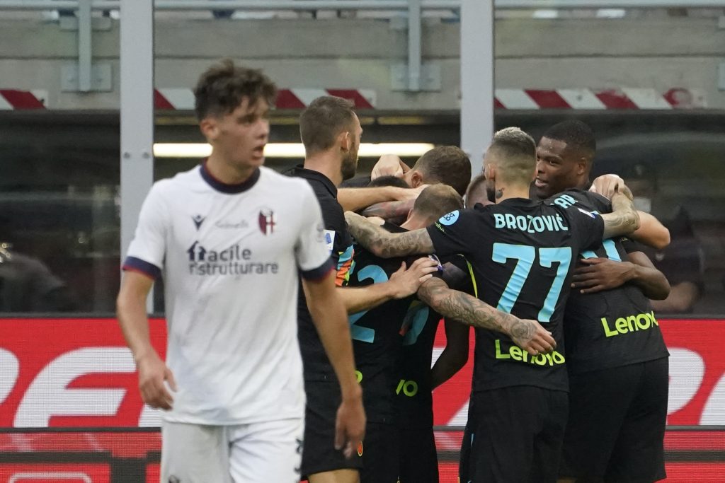 MILAN, ITALY - SEPTEMBER 18: Milan Skriniar of FC Internazionale celebrates his first goal with his teammates during the Serie A match between FC Internazionale and Bologna FC at Stadio Giuseppe Meazza on September 18, 2021 in Milan, Italy. (Photo by Pier Marco Tacca/Getty Images)