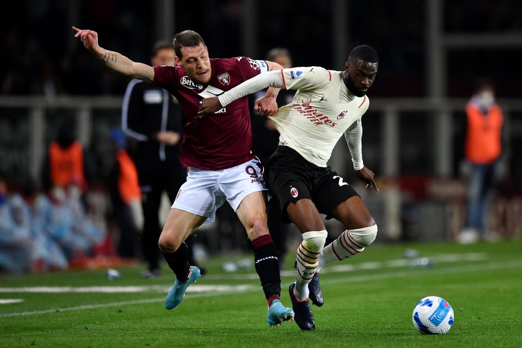 TURIN, ITALY - APRIL 10: Fikayo Tomori of AC Milan battles for possession with Andrea Belotti of Torino FC during the Serie A match between Torino FC and AC Milan at Stadio Olimpico di Torino on April 10, 2022 in Turin, Italy. (Photo by Valerio Pennicino/Getty Images)