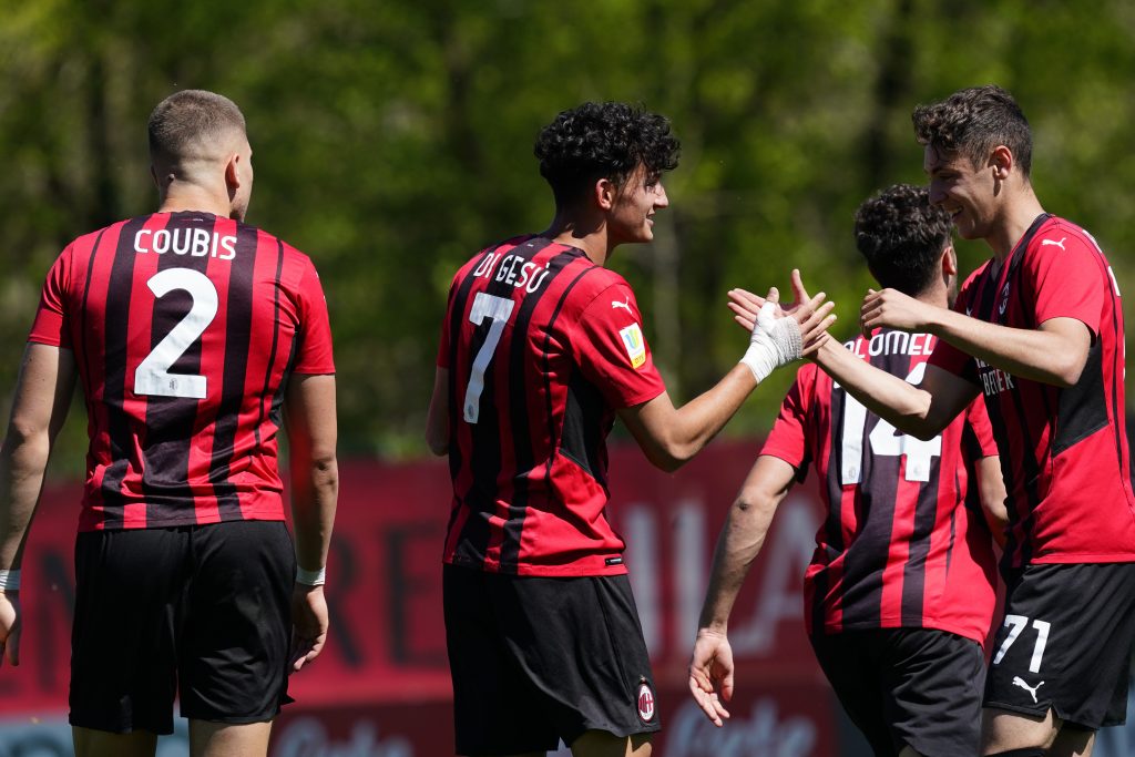 MILAN, ITALY - APRIL 09: Enrico Di Gesu of AC Milan U19 celebrates his first goal with his teammate Andrea Bozzolan during the match between AC Milan U19 and Cagliari Calcio U19 at Campo Sportivo Vismara on April 09, 2022 in Milan, Italy. (Photo by Pier Marco Tacca/AC Milan via Getty Images)
