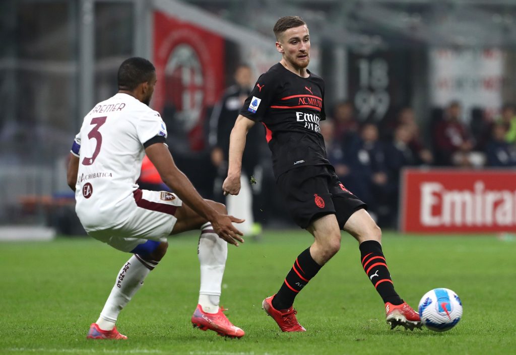 MILAN, ITALY - OCTOBER 26: Alexis Saelemaekers of AC Milan is challenged by Gleison Bremer of Torino FC during the Serie A match between AC Milan and Torino FC at Stadio Giuseppe Meazza on October 26, 2021 in Milan, Italy. (Photo by Marco Luzzani/Getty Images)