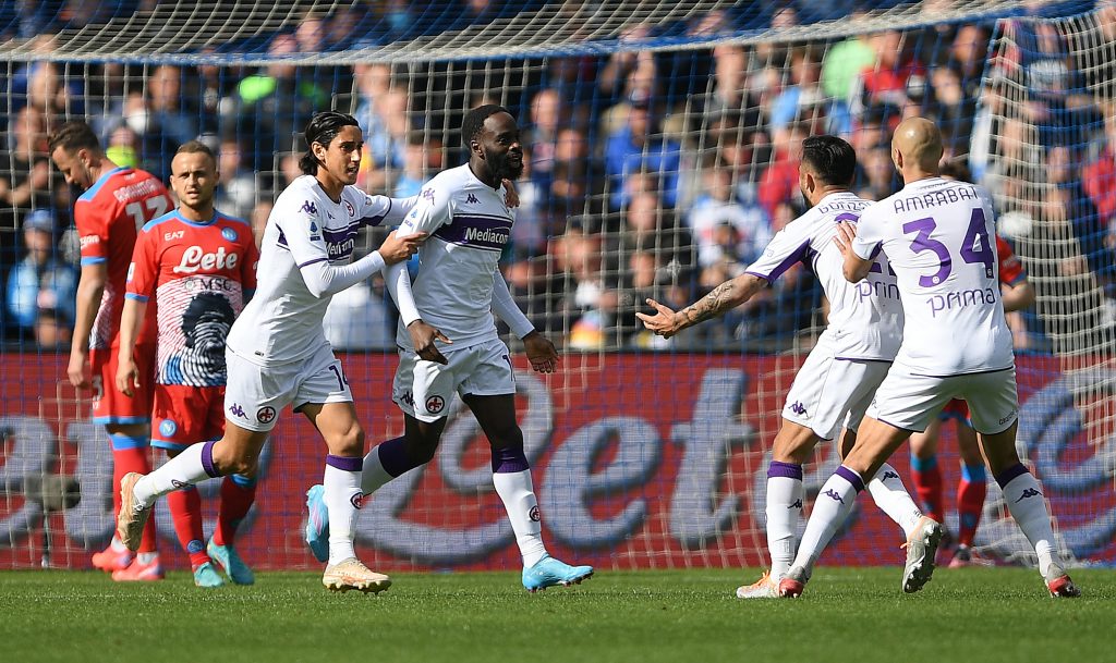 NAPLES, ITALY - APRIL 10: Jonathan Ikone of Fiorentina celebrates with team mates after scoring their side's second goal prior to the Serie A match between SSC Napoli and ACF Fiorentina at Stadio Diego Armando Maradona on April 10, 2022 in Naples, Italy. (Photo by Francesco Pecoraro/Getty Images)