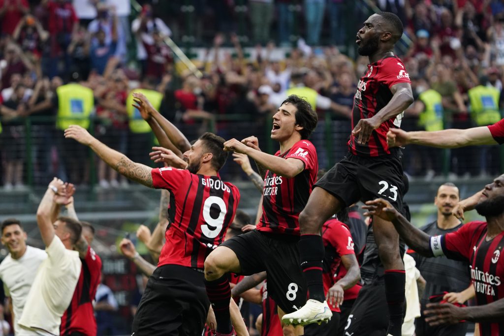 MILAN, ITALY - MAY 15: Players of Milan celebrate after the Serie A match between AC Milan and Atalanta BC at Stadio Giuseppe Meazza on May 15, 2022 in Milan, Italy. (Photo by Pier Marco Tacca/AC Milan via Getty Images)