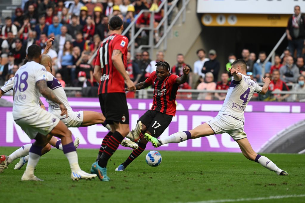 MILAN, ITALY - MAY 01: Rafael Leao of AC Milan scores the goal during the Serie A match between AC Milan and ACF Fiorentina at Stadio Giuseppe Meazza on May 01, 2022 in Milan, Italy. (Photo by Claudio Villa/AC Milan via Getty Images)