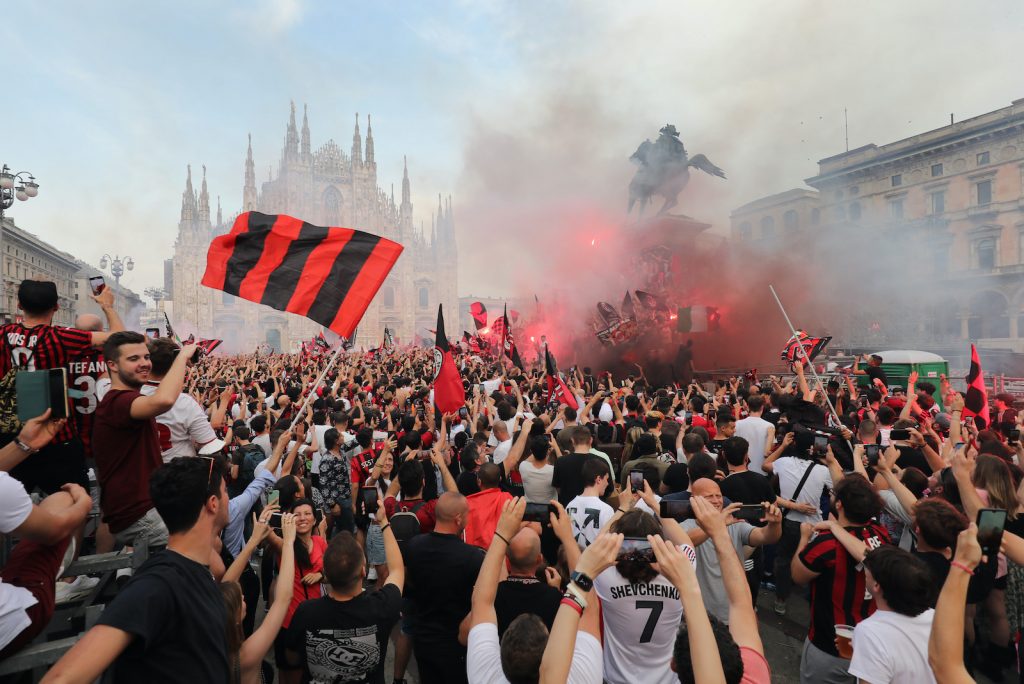AC Milan tifosi Piazza Duomo Milano