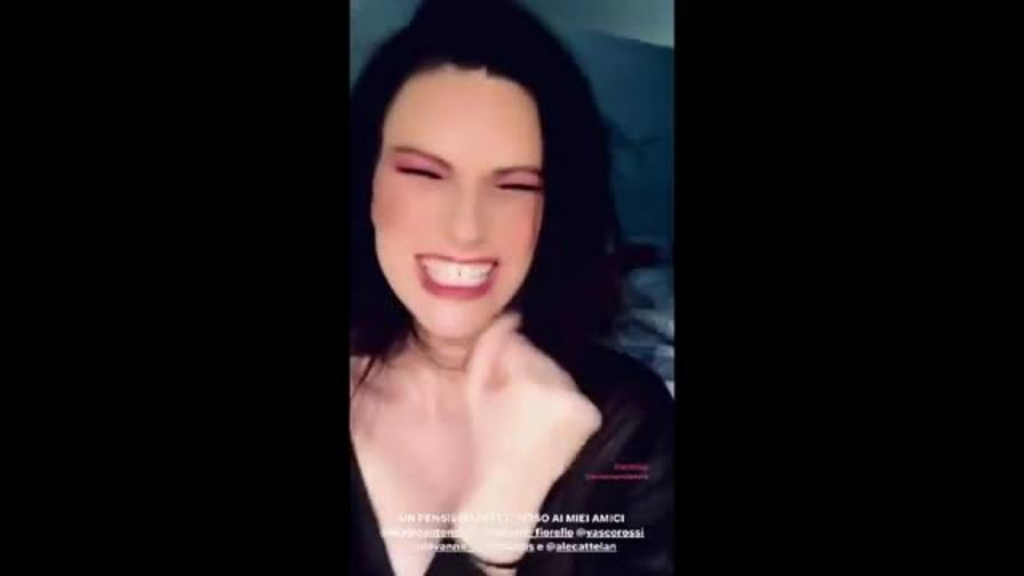 Milan Campione d'Italia, Laura Pausini sfotte gli amici interisti | VIDEO