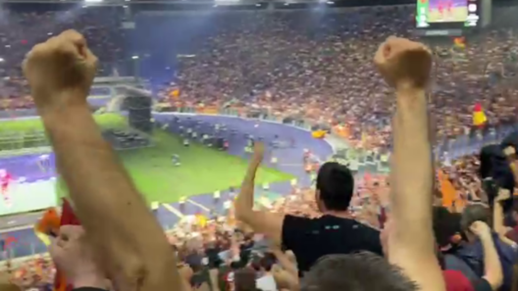 Roma-Feyenoord 1-0, l'esultanza dell'Olimpico al fischio finale | VIDEO