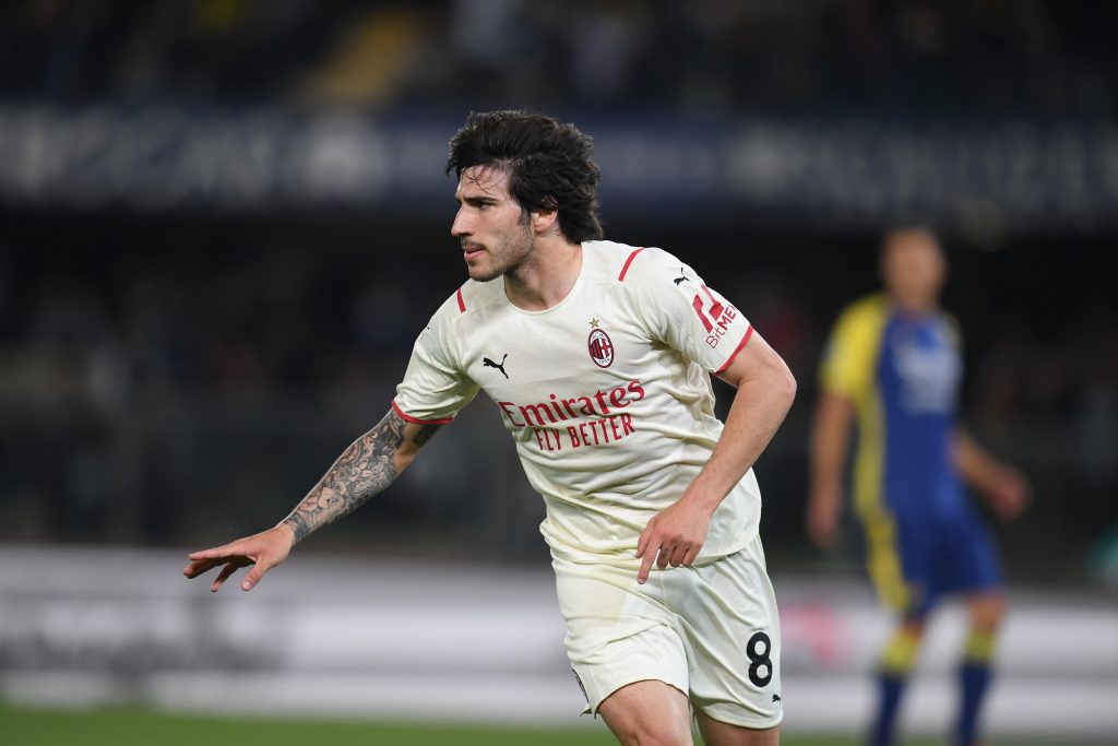 VERONA, ITALY - MAY 08: Sandro Tonali of AC Milan celebrates after scoring a goal that was later cancelled by the referee during the Serie A match between Hellas Verona FC and AC Milan at Stadio Marcantonio Bentegodi on May 08, 2022 in Verona, Italy. (Photo by Claudio Villa/AC Milan via Getty Images)
