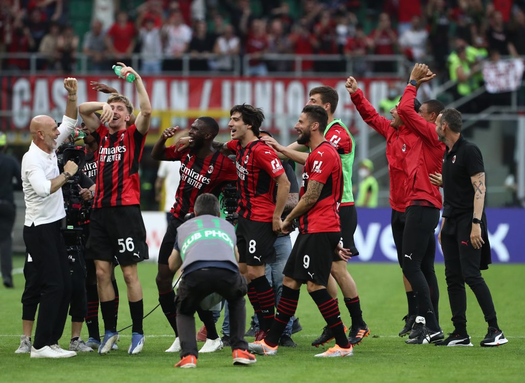 MILAN, ITALY - MAY 15: Players of AC Milan celebrate following the Serie A match between AC Milan and Atalanta BC at Stadio Giuseppe Meazza on May 15, 2022 in Milan, Italy. (Photo by Marco Luzzani/Getty Images)