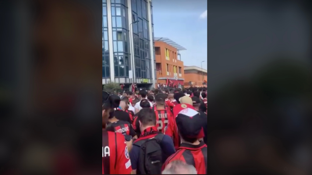 Milan-Atalanta, cresce l'attesa: marea di tifosi a San Siro | VIDEO PM
