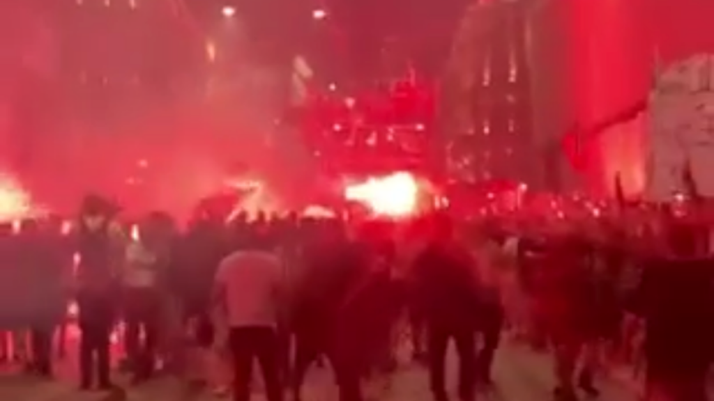Milan, l'arrivo in Piazza Duomo sulle note di 'Pioli is on fire' | VIDEO PM