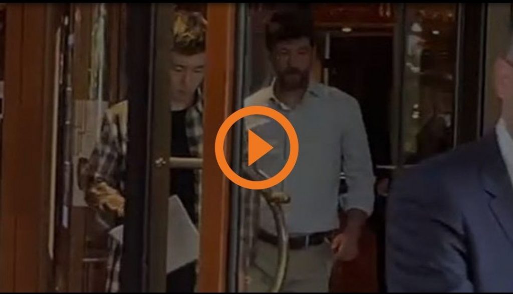 In vista della finale di Coppa Italia di questa sera, il presidente della Juventus, Andrea Agnelli, e il presidente dell'Inter, Steven Zhang, si sono incontrati in un hotel a Roma (VIDEO) | Ecco le ultime notizie di oggi e gli aggiornamenti Live | AC Milan News (screen gazzetta.it)