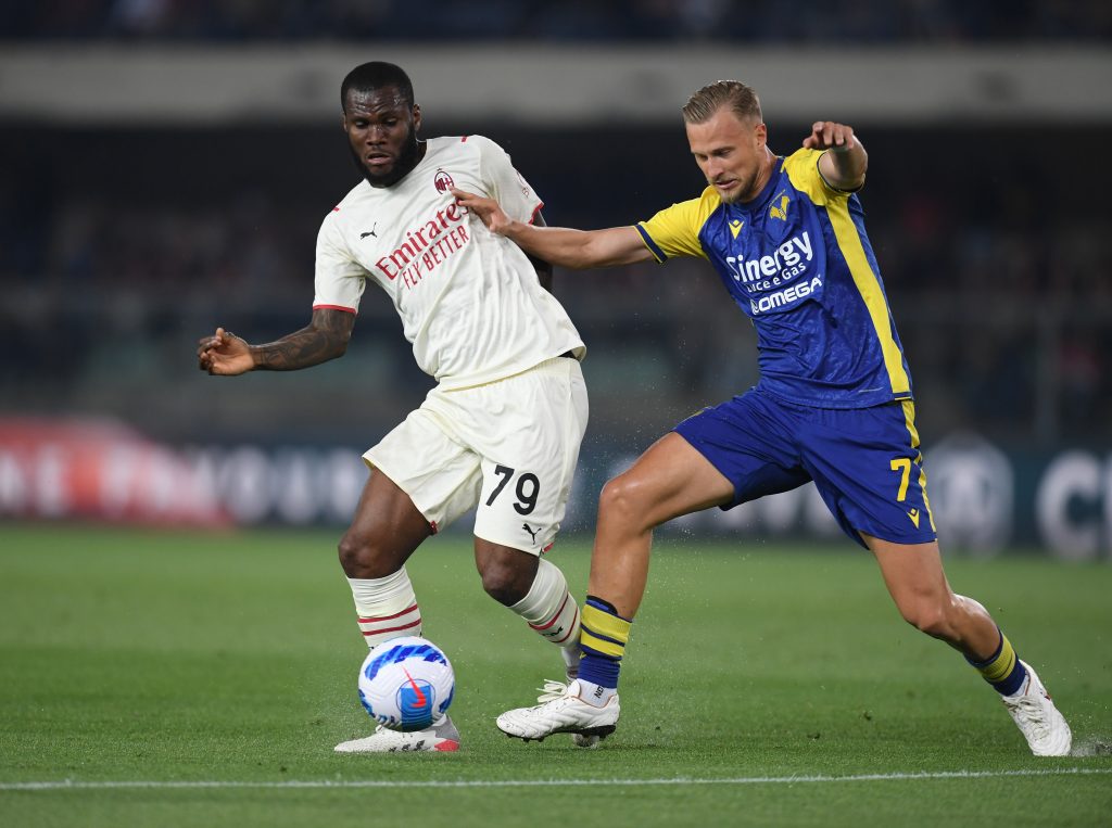VERONA, ITALY - MAY 08: Franck Kessie of AC Milan competes for the ball with Antonin Barak of Hellas Verona FC during the Serie A match between Hellas Verona FC and AC Milan at Stadio Marcantonio Bentegodi on May 08, 2022 in Verona, Italy. (Photo by Claudio Villa/AC Milan via Getty Images)