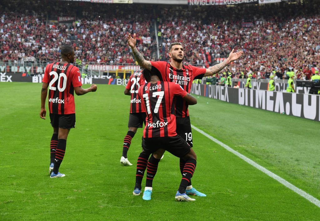 Leao e Theo Hernandez festeggiano il gol del Milan contro l'Atalanta