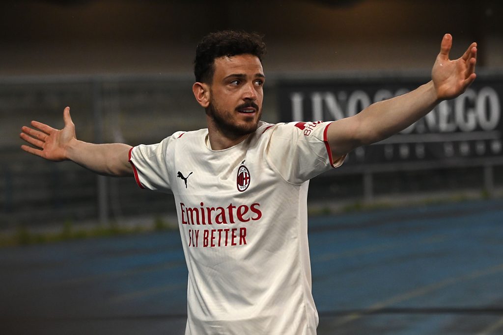 VERONA, ITALY - MAY 08: Alessandro Florenzi of AC Milan celebrates during the Serie A match between Hellas Verona FC and AC Milan at Stadio Marcantonio Bentegodi on May 08, 2022 in Verona, Italy. (Photo by Alessandro Sabattini/Getty Images)
