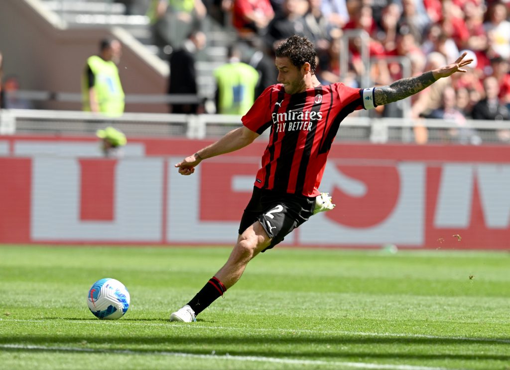MILAN, ITALY - MAY 01: Davide Calabria of AC Milan in action during the Serie A match between AC Milan and ACF Fiorentina at Stadio Giuseppe Meazza on May 01, 2022 in Milan, Italy. (Photo by Claudio Villa/AC Milan via Getty Images)