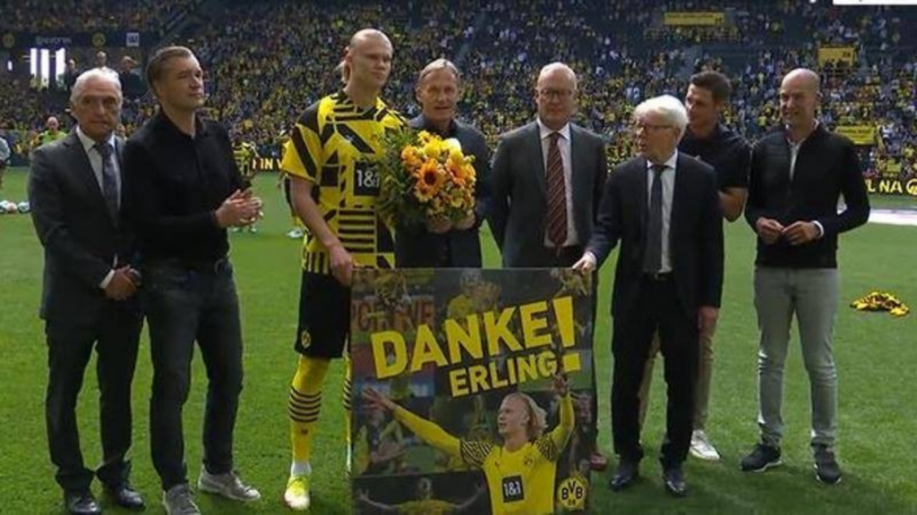 Haaland, lascia il Borussia Dortmund: il saluto dei tifosi è da brividi | VIDEO