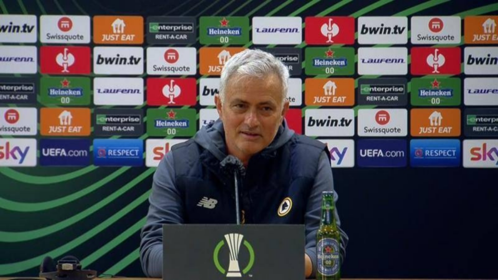 Roma, Mourinho si emoziona: "Sì, mi è scesa una lacrima" | VIDEO