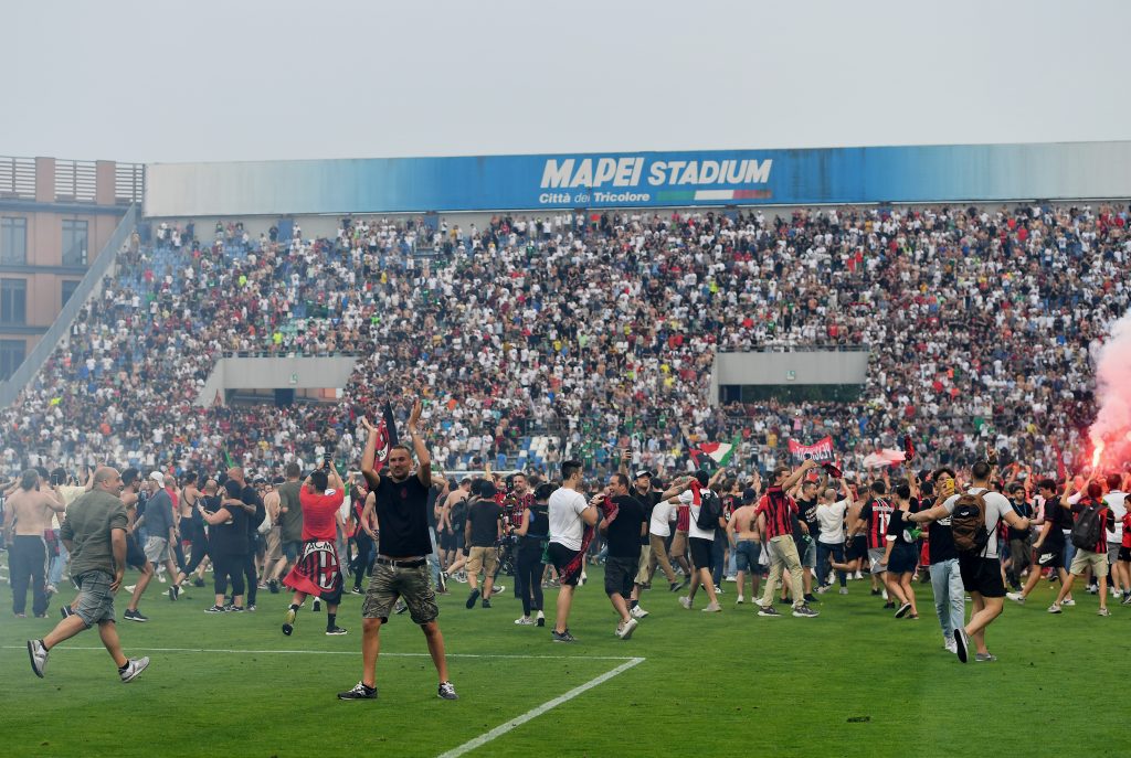 REGGIO NELL'EMILIA, ITALY - MAY 22: AC Milan fans celebrate on the pitch after their side finished the season as Serie A champions during the Serie A match between US Sassuolo and AC Milan at Mapei Stadium - Citta' del Tricolore on May 22, 2022 in Reggio nell'Emilia, Italy. (Photo by Chris Ricco/Getty Images)