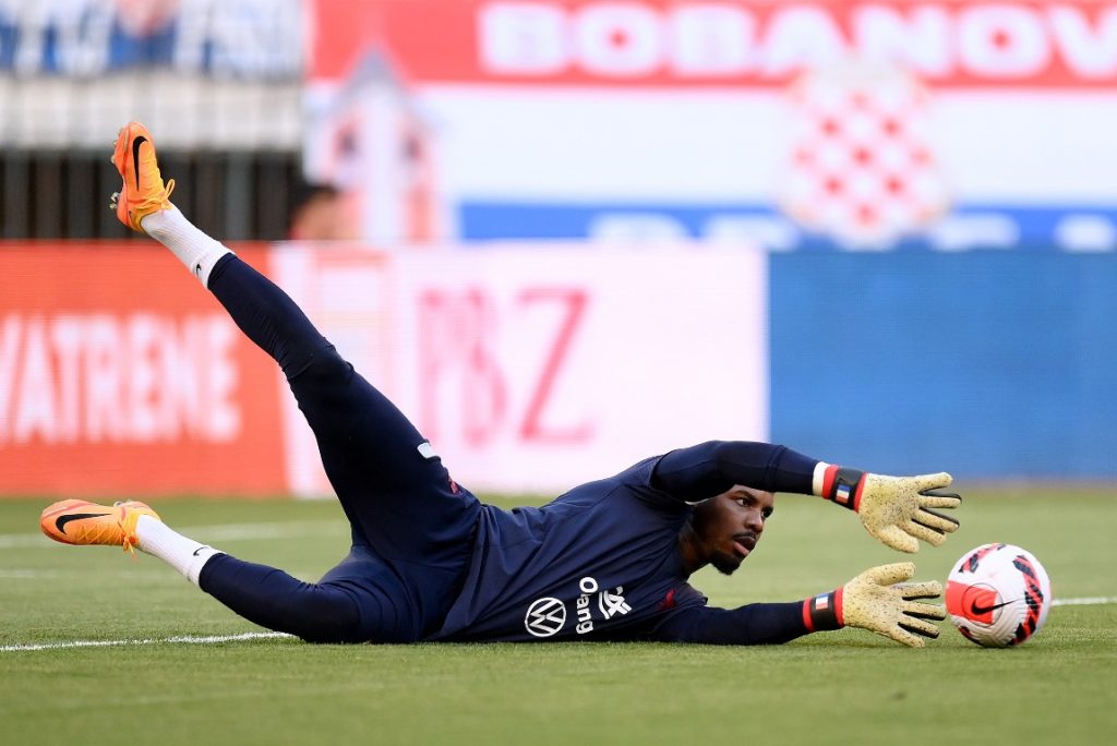 Mike Maignan, portiere del Milan, qui con la maglia della Francia