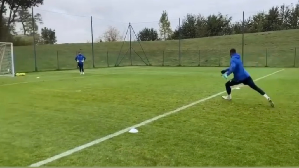 Maignan vs Chevalier, che sfida! Il portiere del Milan si fa rispettare | VIDEO