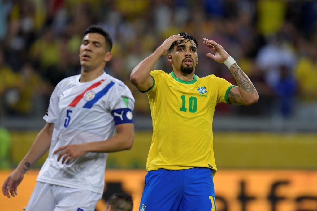 Lucas Paquetá, calciatore del Lione, si è infortunato provando un aquilone