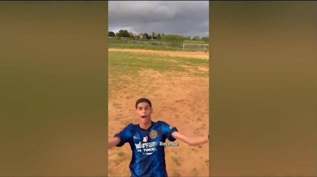 Luva de Pedreiro 'Receba', super gol e dedica ad Adriano | VIDEO (screen gazzetta.it)