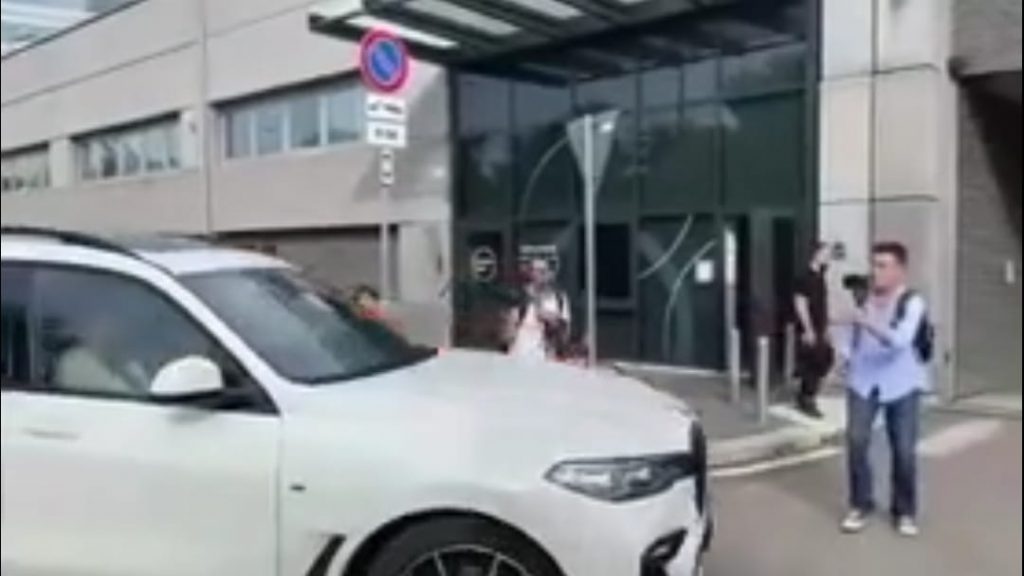 Origi, il suo arrivo a 'Casa Milan' per la firma sul contratto | VIDEO PM (foto pm)