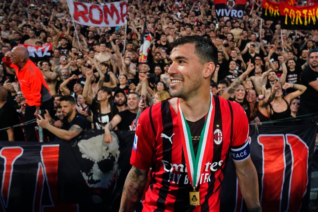 Alessio Romagnoli, ex capitano del Milan, saluta i rossoneri sui social