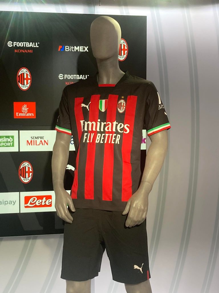 Raduno AC Milan nuova prima maglia 2022-2023