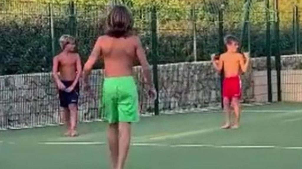 I figli di Antonio Cassano giocano a calcetto