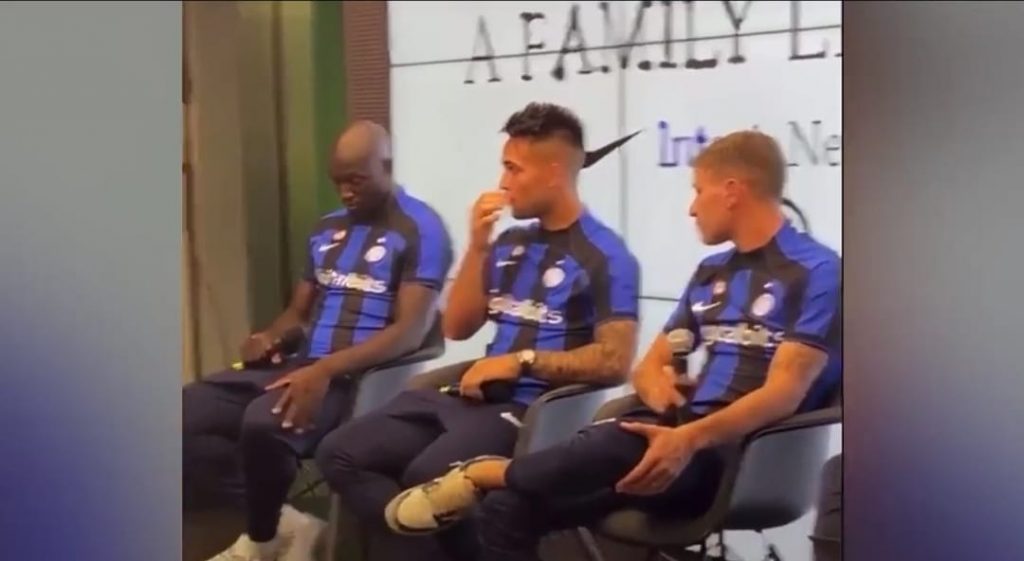 Inter, Barella sfotte Lautaro. Lukaku: "Domani sei morto" | VIDEO (screen gazzetta.it)