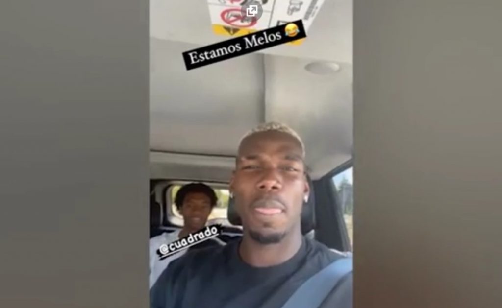Pogba e Cuadrado, calciatori della Juventus, in macchina