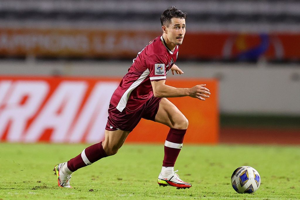 Bojan Krkic, ex attaccante del Milan, qui con la maglia del Vissel Kobe, si è operato al menisco