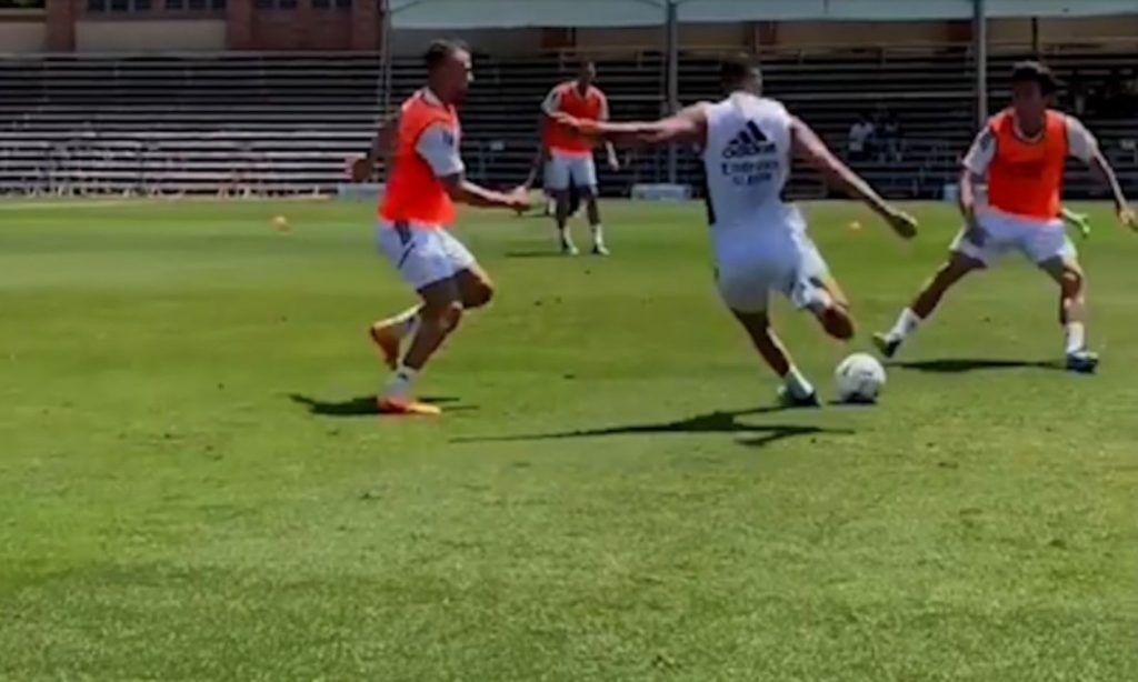 Il gol di Benzema in allenamento con il Real Madrid