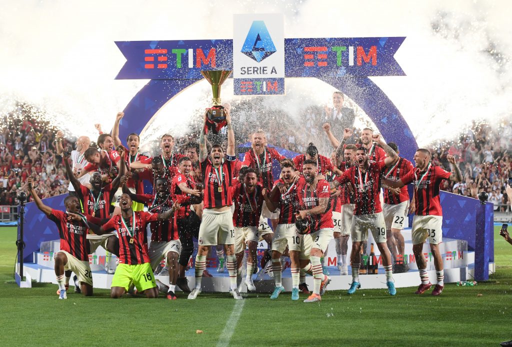 REGGIO NELL'EMILIA, ITALY - MAY 22: Players of AC Milan celebrate with the Scudetto trophy during the award ceremony after the Serie A match between US Sassuolo and AC Milan at Mapei Stadium - Citta' del Tricolore on May 22, 2022 in Reggio nell'Emilia, Italy. (Photo by Claudio Villa/AC Milan via Getty Images)