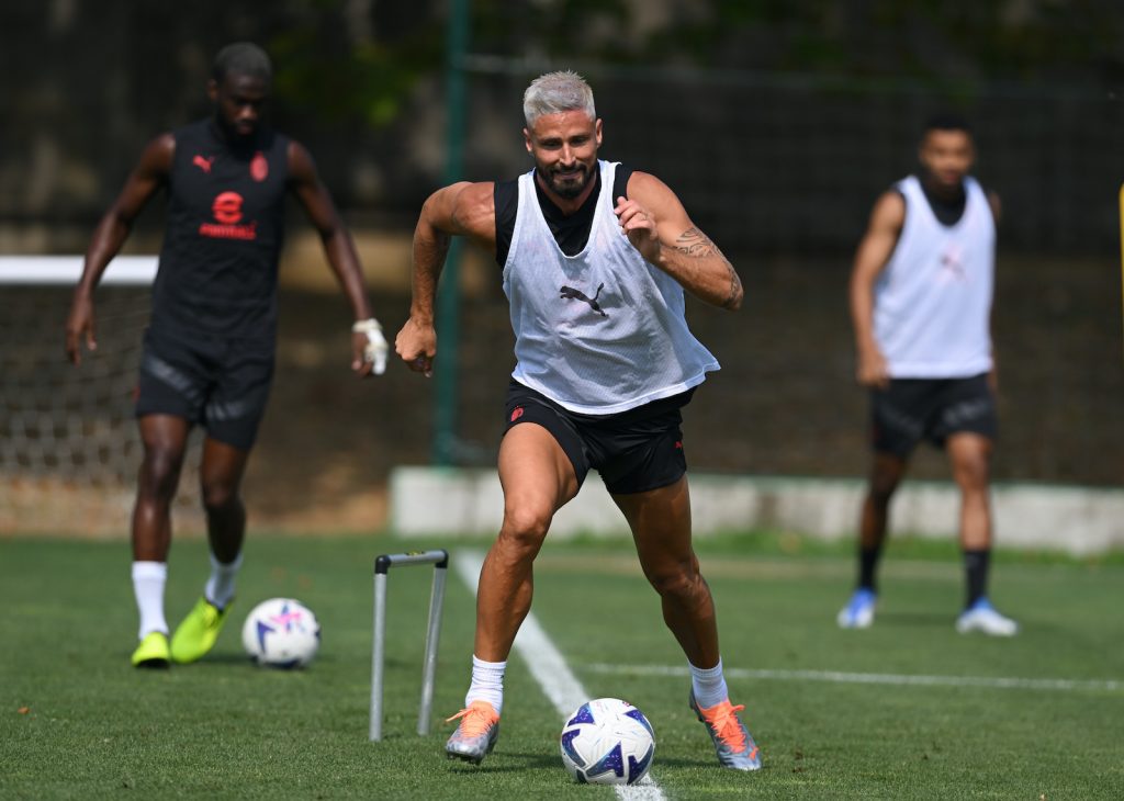 Olivier Giroud AC Milan allenamento Milanello