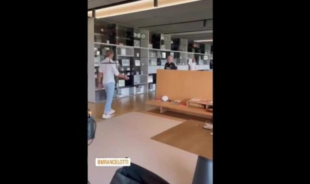 Ambrosini e Ancelotti si riabbracciano